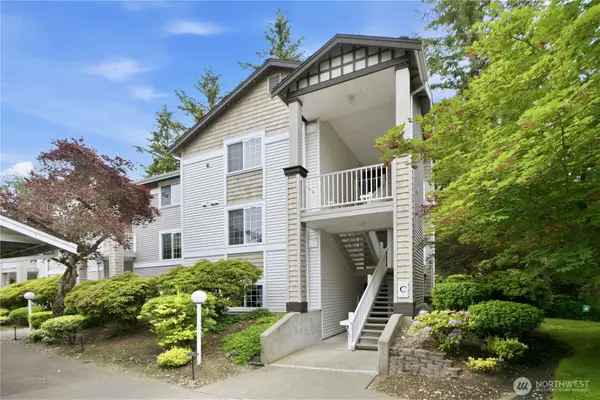 25235 SE Klahanie Blvd #C303, Sammamish, WA 98029