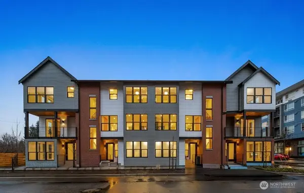 697 NW Locust St (homesite #8), Issaquah, WA 98027