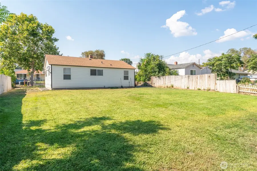 519 N Clark Road, Moses Lake, WA 98837 - #2