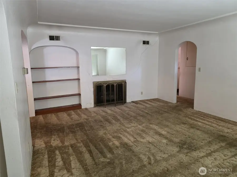 811 Lewis Avenue, Sumner, WA 98390 - #3