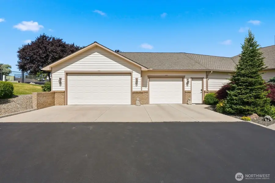 332 Marisa Hill Drive, Selah, WA 98942 - #2