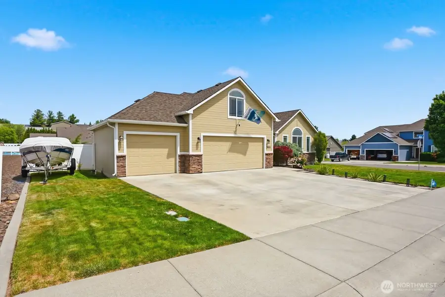 7601 W Washington Avenue, Yakima, WA 98903 - #2