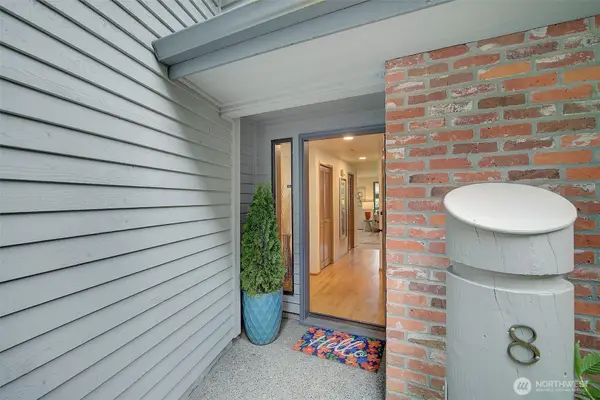 19616 61st Place Ne #8, Kenmore, WA 98028