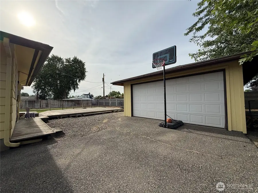 3903 W Nixon Street, Pasco, WA 99301 - #2