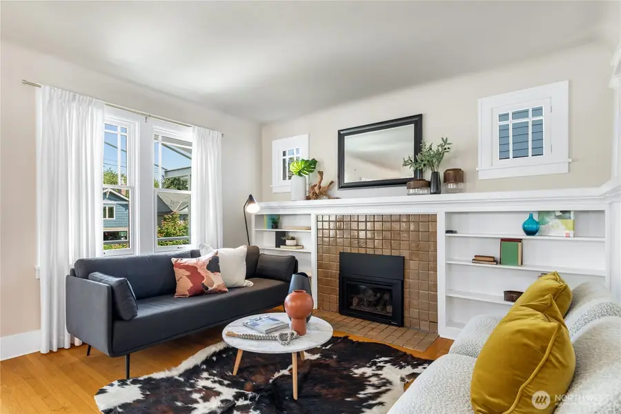 3929 Ashworth Avenue N, Seattle, WA 98103 - #3