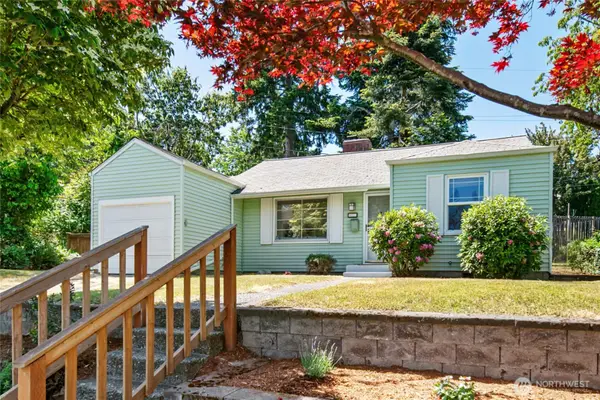 8221 23rd Avenue Ne, Seattle, WA 98115