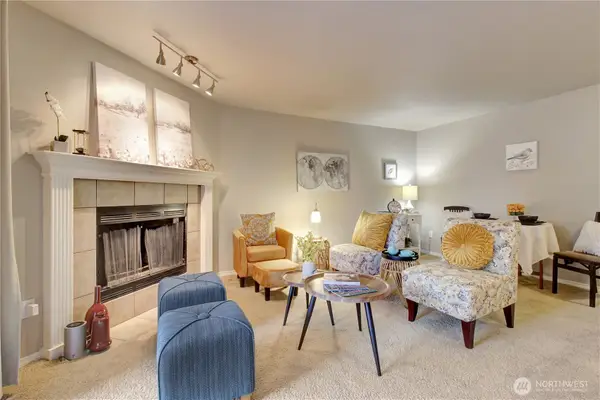 1126 N 198th Street #B-302, Shoreline, WA 98133