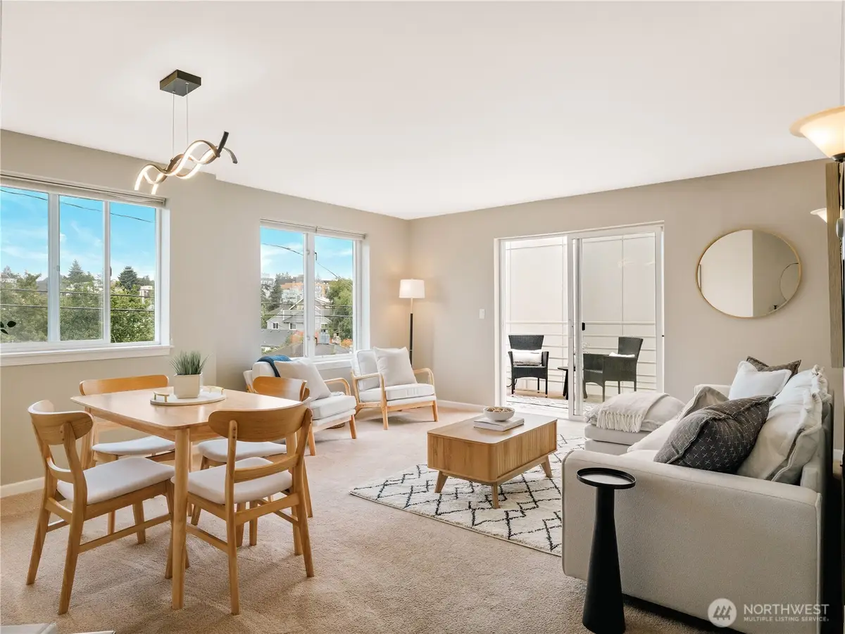 5624 Roosevelt Way Ne #302, Seattle, WA 98105 - #1