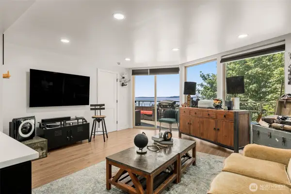 507 W Mercer St #401, Seattle, WA 98119