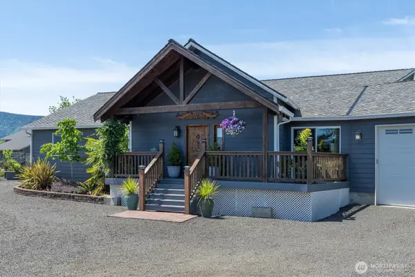 268 S Welcome Slough Road, Cathlamet, WA 98612