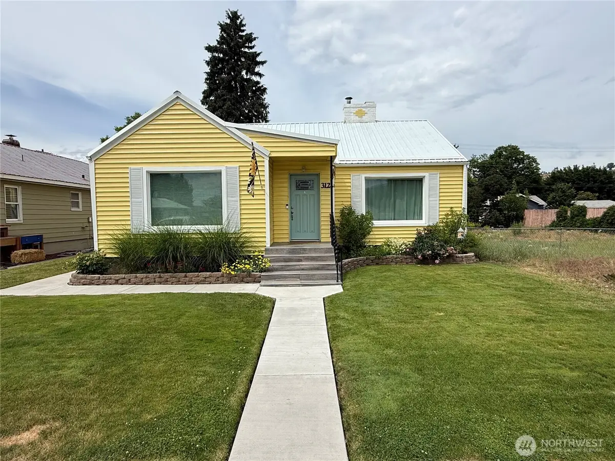 312 S Ash Street, Omak, WA 98841 - #1