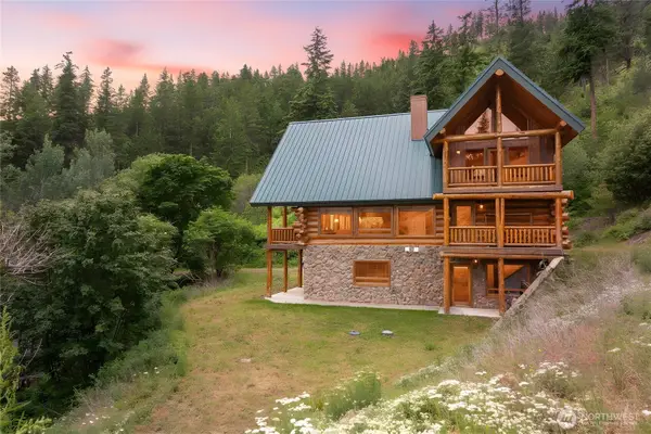 9350 N Fork Road, Cashmere, WA 98815