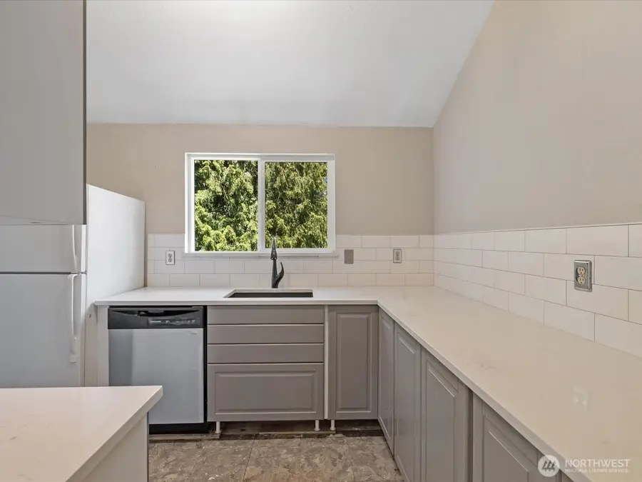 820 E Cady Road #D202, Everett, WA 98203 - #2