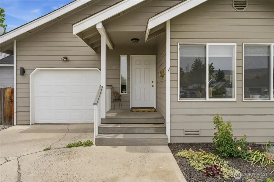 1002 Vassar Avenue, Wenatchee, WA 98801 - #2