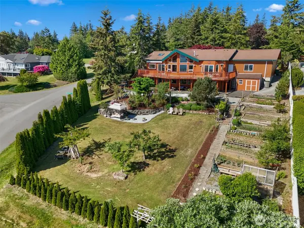 1489 Crestview Drive, Camano Island, WA 98282