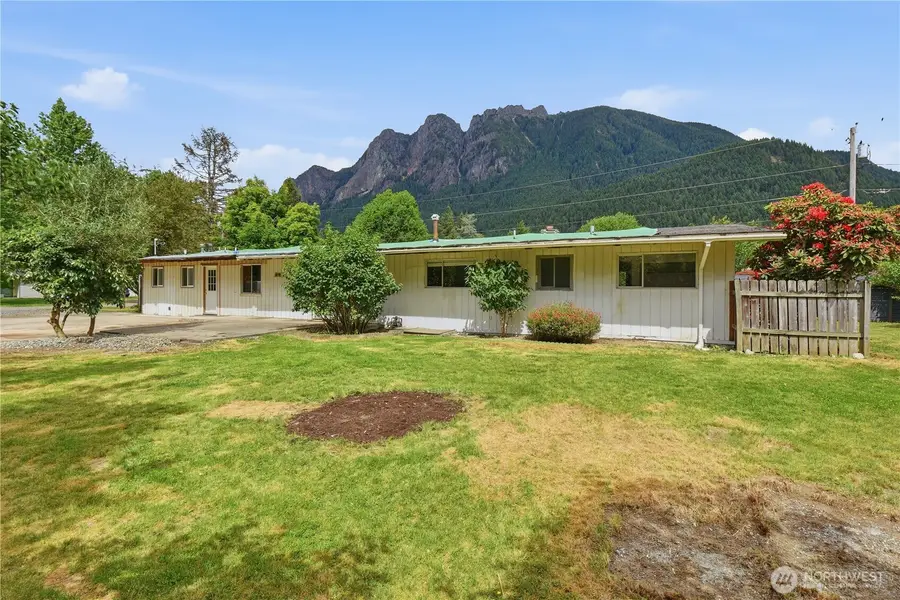 817 Ne 10th St, North Bend, WA 98045 - #2