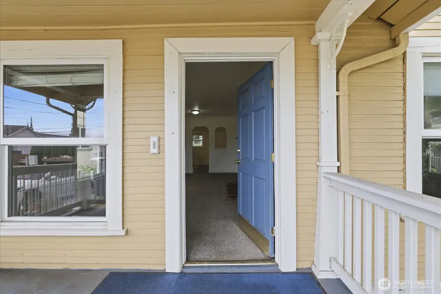 10035 17th Avenue Sw, Seattle, WA 98146 - #3