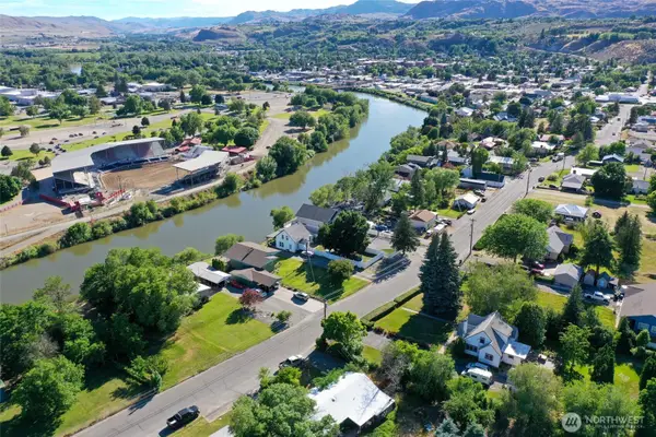 534 Dewberry Avenue E, Omak, WA 98841