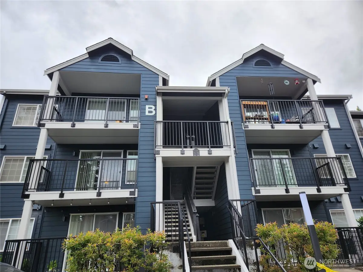 215 100th Street Sw #B-204, Everett, WA 98204 - #1