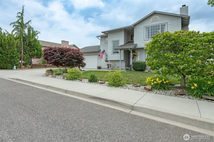 320 Manowar Lane, East Wenatchee, WA 98802 - #2