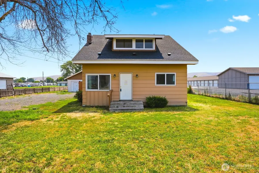 502 W Washington Avenue, Union Gap, WA 98903 - #2