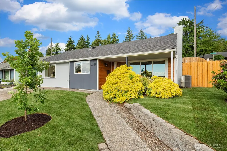 9258 24th Avenue Sw, Seattle, WA 98106 - #2