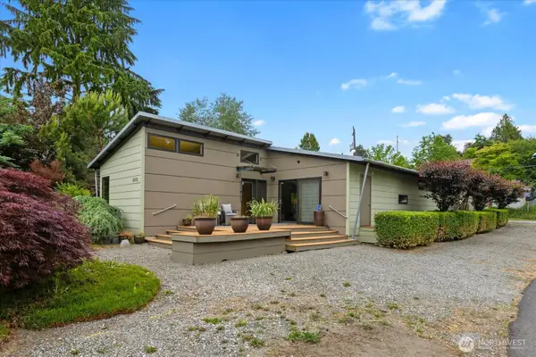 8856 24th Avenue Sw, Seattle, WA 98106