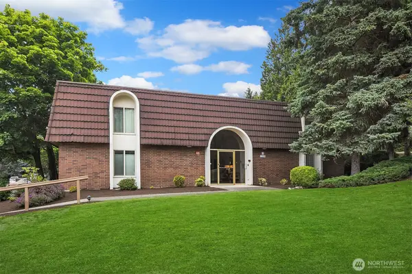 11208 NE 68th Street #117, Kirkland, WA 98033