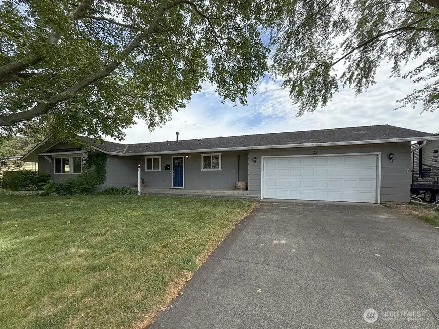 22 NE Tremont Drive, College Place, WA 99324 - #2
