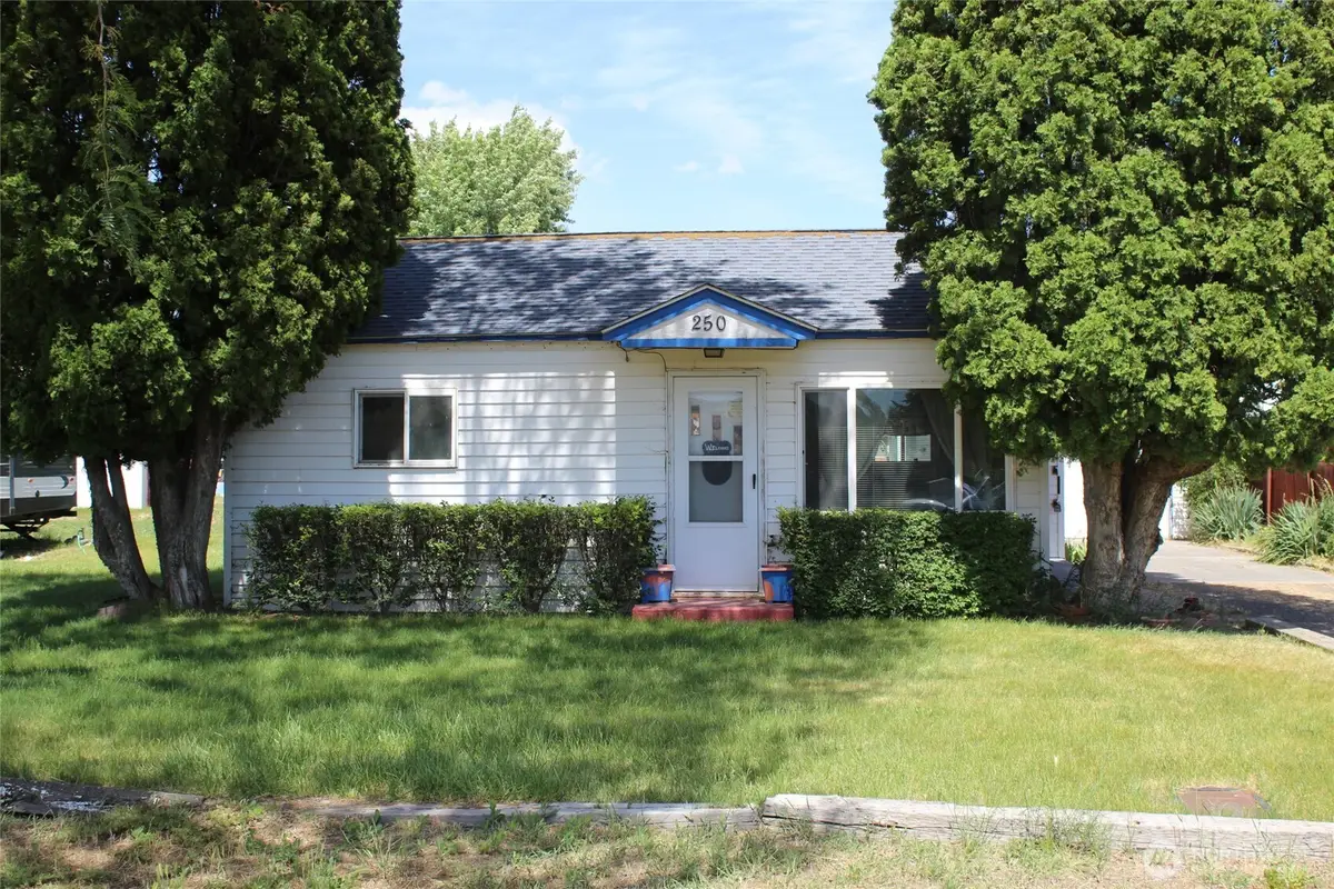 250 W May Avenue, Washtucna, WA 99371 - #1