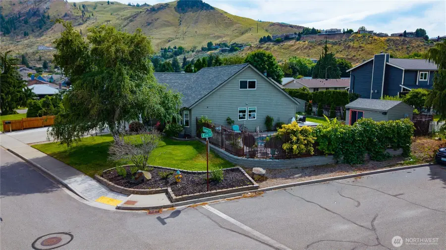 712 Lambert Street, Wenatchee, WA 98801 - #2