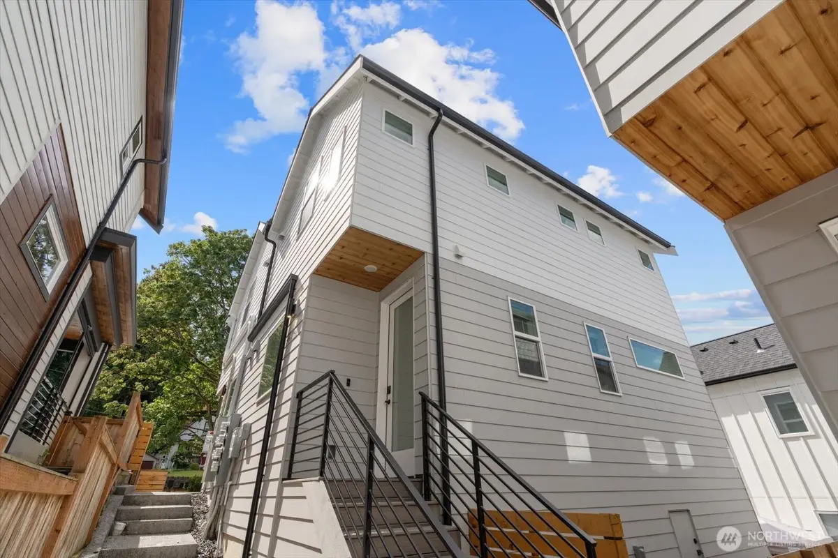 10338 Wallingford Avenue N #B, Seattle, WA 98133 - #1