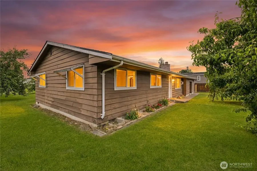 230 Cleveland Avenue, Sumas, WA 98295 - #2