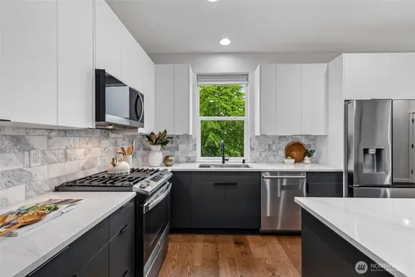 14590 36th Avenue Ne, Lake Forest Park, WA 98155