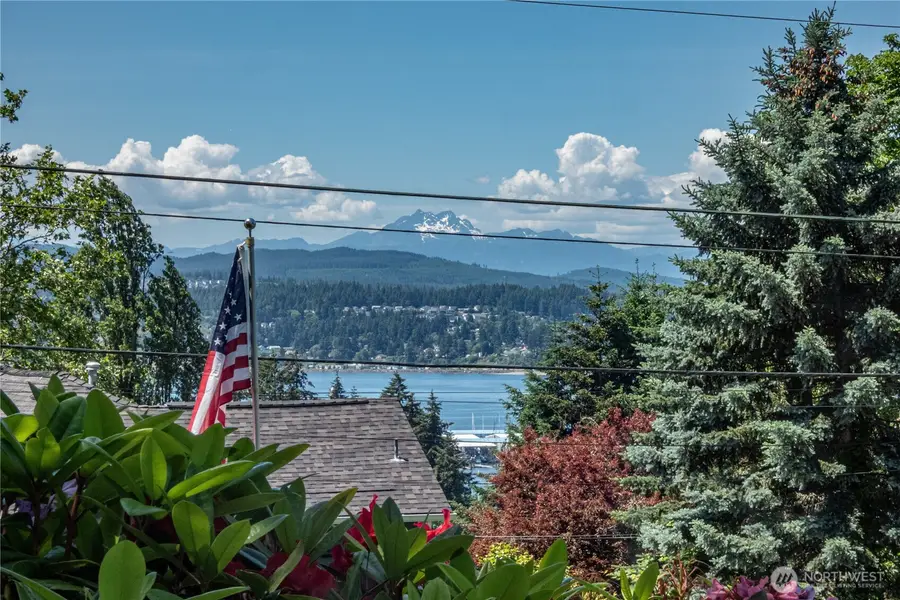 209 Tracy Avenue, Port Orchard, WA 98366 - #2