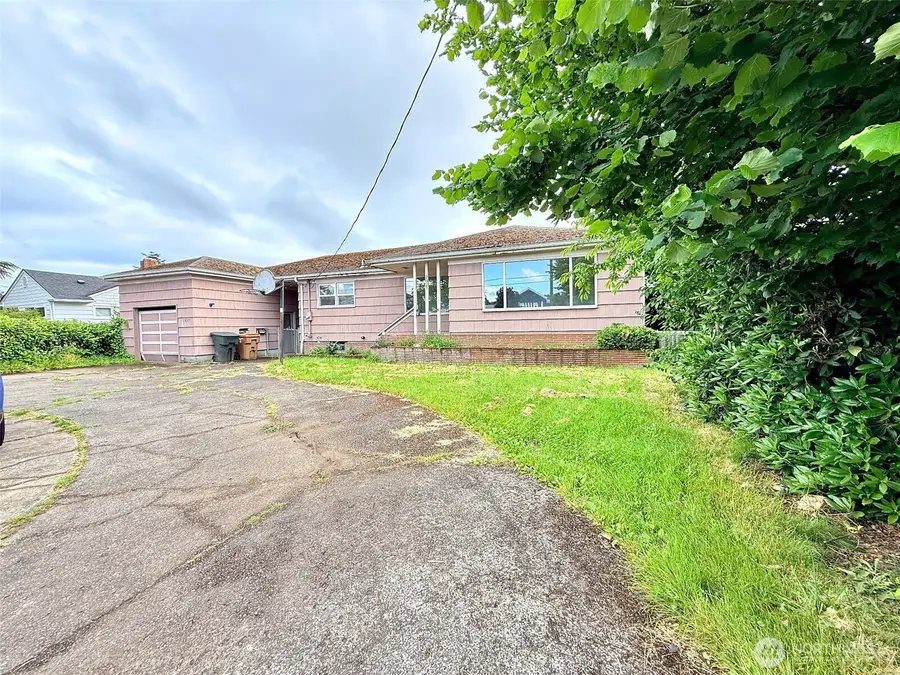 2827 Ocean Beach Highway, Longview, WA 98632 - #2
