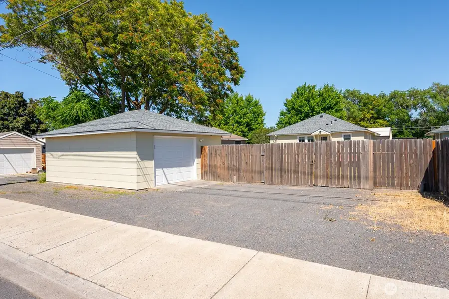 759 C Street Nw, Ephrata, WA 98823 - #2