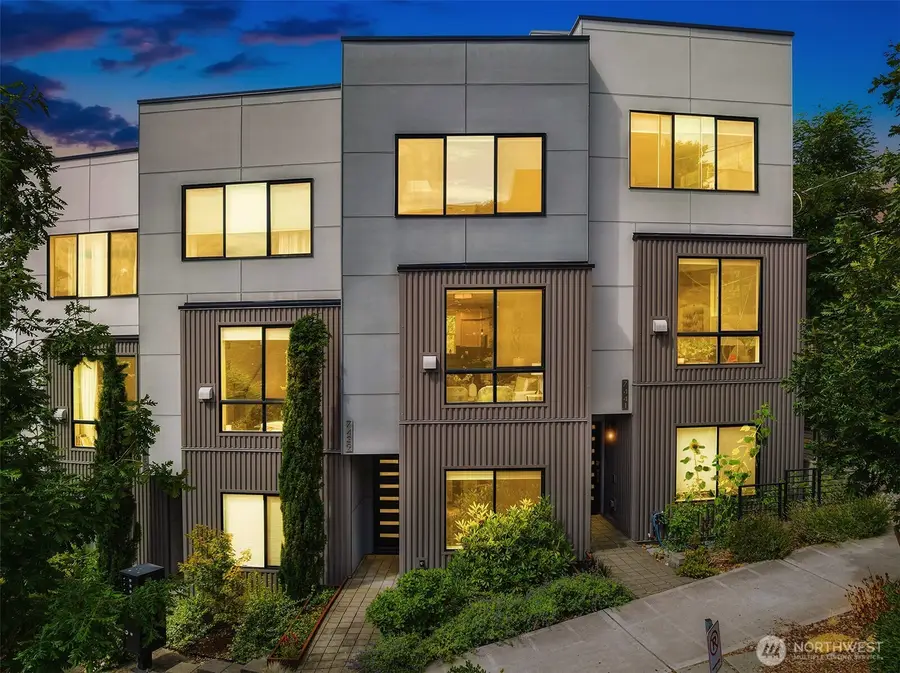 7439 Latona Avenue Ne, Seattle, WA 98115 - #2