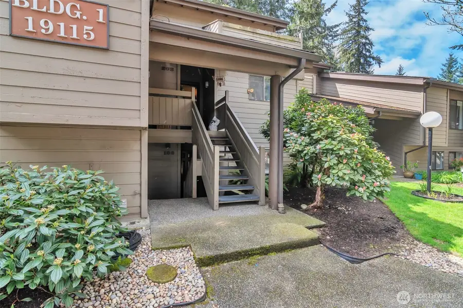 19115 Ballinger Way Ne #102, Lake Forest Park, WA 98155 - #2