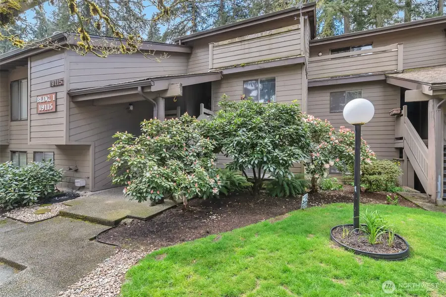 19115 Ballinger Way Ne #102, Lake Forest Park, WA 98155 - #3