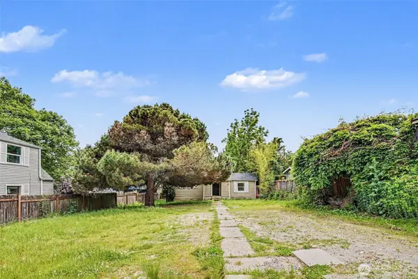 1207 SW Cambridge Street, Seattle, WA 98106