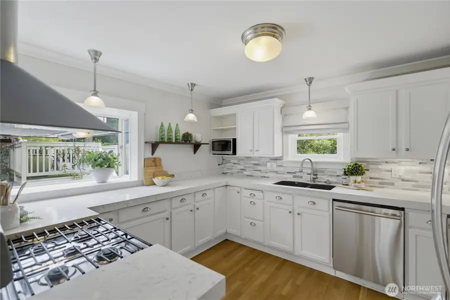 2412 2nd Avenue W, Seattle, WA 98119 - #3