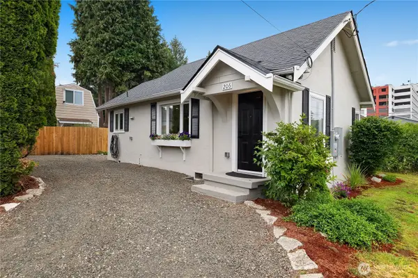 206 Hewitt Avenue, Bremerton, WA 98337
