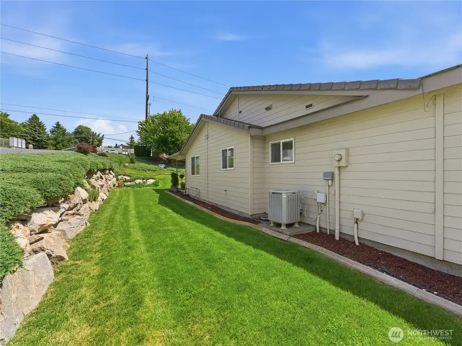 1380 Eastmont Avenue #1301, East Wenatchee, WA 98802 - #3