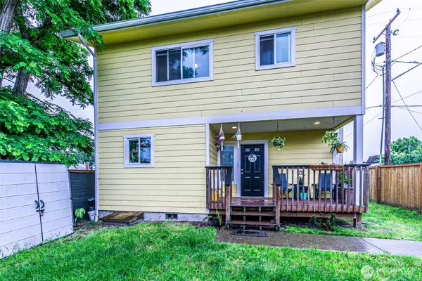 106 2nd Street Ne, Yelm, WA 98597