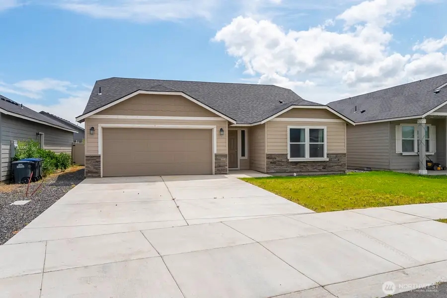 1013 W Maple Drive, Moses Lake, WA 98837 - #2