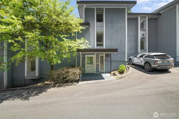 10459 Des Moines Memorial Dr S #303, Seattle, WA 98168