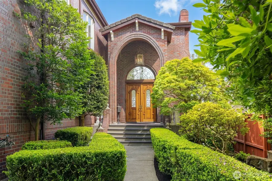511 W Highland Drive, Seattle, WA 98119 - #2