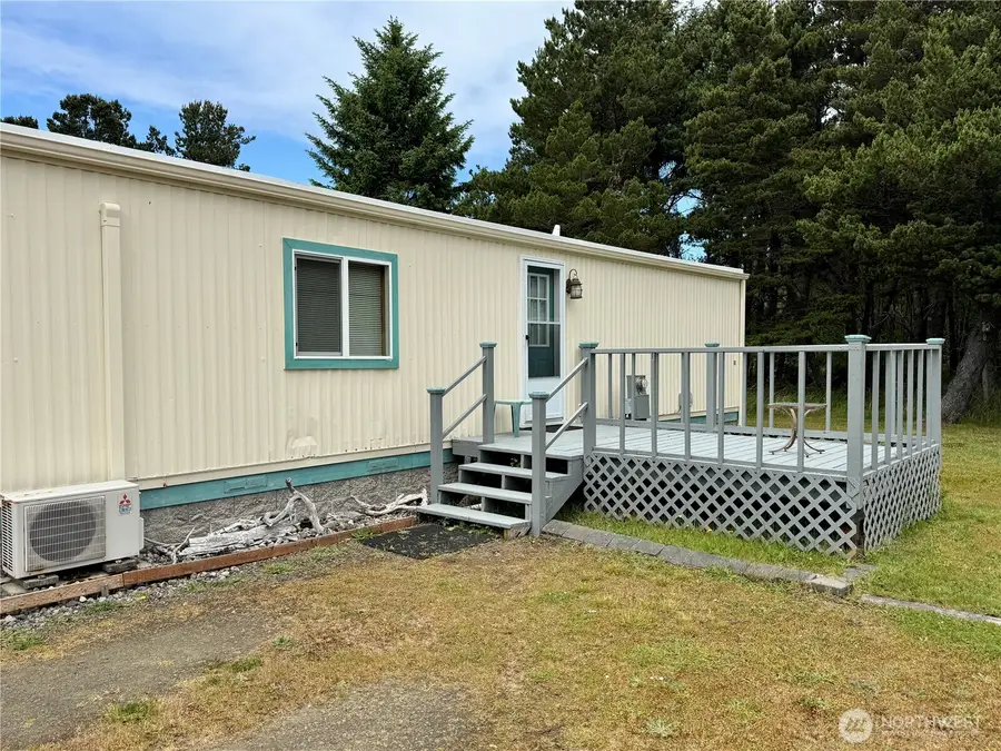 298 5th Street Nw, Long Beach, WA 98631 - #3