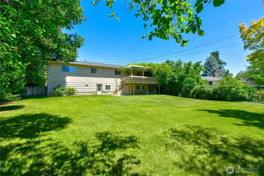 4906 Douglas Drive, Yakima, WA 98908 - #2